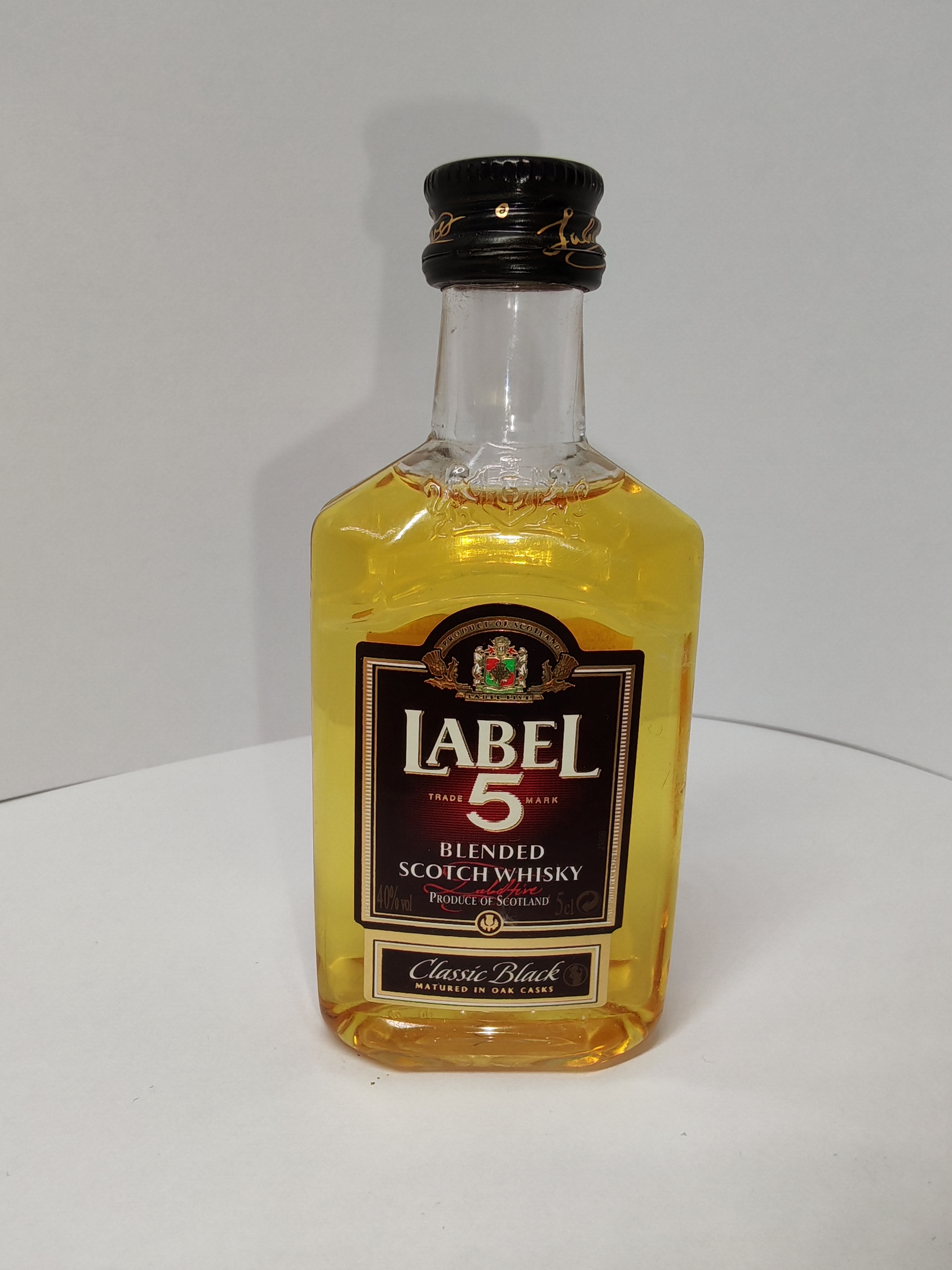 Label 5 Classic Black Blended Scotch Whisky